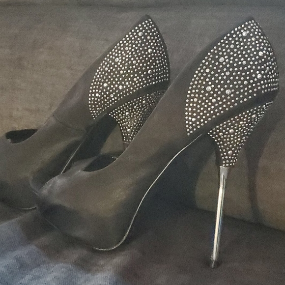 Heels - Picture 4 of 8